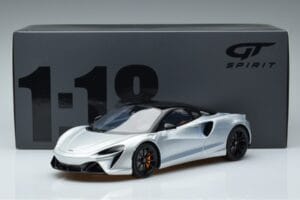 McLaren Artura Zilver GT Spirit 1:18 GT873 Hars — afbeelding 6 van 6
