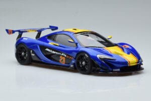 McLaren P1 GTR Blauw Met Gele Strepen AUTOart 1:18 81542 Composiet — afbeelding 5 van 7