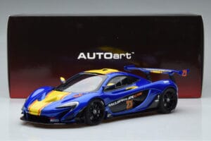 McLaren P1 GTR Blauw Met Gele Strepen AUTOart 1:18 81542 Composiet — afbeelding 7 van 7