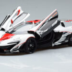 McLaren P1 GTR Hoogglans Wit Met Rode Strepen AUTOart 1:18 - image 2 of 7