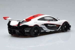 McLaren P1 GTR Hoogglans Wit Met Rode Strepen AUTOart 1:18 81541 Composiet — afbeelding 3 van 7