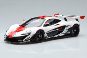 McLaren P1 GTR Hoogglans Wit Met Rode Strepen AUTOart 1:18