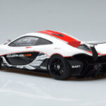 McLaren P1 GTR Hoogglans Wit Met Rode Strepen AUTOart 1:18 - image 6 of 7