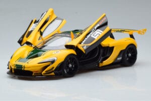 McLaren P1 GTR Geel Met Groene Strepen AUTOart 1:18 81544 Composiet — afbeelding 2 van 7