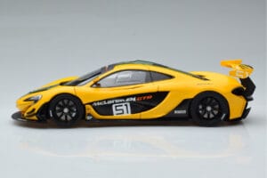 McLaren P1 GTR Geel Met Groene Strepen AUTOart 1:18 81544 Composiet — afbeelding 4 van 7