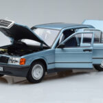 Mercedes 190E W201 Lichtblauw Norev 1:18 - image 2 of 7