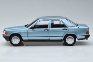 Mercedes 190E W201 Lichtblauw Norev 1:18 183828 Metaal — afbeelding 4 van 7