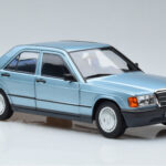 Mercedes 190E W201 Lichtblauw Norev 1:18 - image 5 of 7