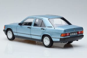 Mercedes 190E W201 Lichtblauw Norev 1:18 183828 Metaal — afbeelding 6 van 7