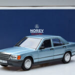 Mercedes 190E W201 Lichtblauw Norev 1:18 - image 7 of 7