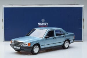Mercedes 190E W201 Lichtblauw Norev 1:18 183828 Metaal — afbeelding 7 van 7