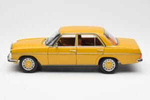 Mercedes 200/8 W115 Sahara Geel Norev 1:18 183771 Metaal — afbeelding 4 van 8