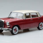 Mercedes 200 W110 Rood Norev 1:18