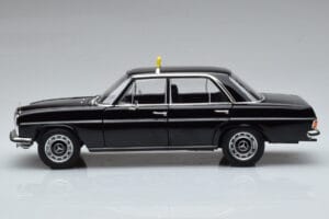 Mercedes 200 W115 Taxi Norev 1:18 183776 Metaal — afbeelding 4 van 7