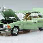 Mercedes 200 W123 Groen Norev 1:18 183796 Metaal - image 2 of 7