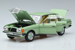 Mercedes 200 W123 Groen Norev 1:18 183796 Metaal — afbeelding 2 van 7