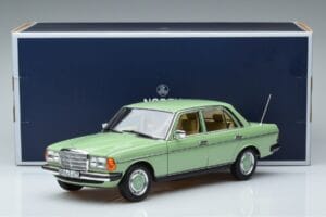 Mercedes 200 W123 Groen Norev 1:18 183796 Metaal — afbeelding 7 van 7
