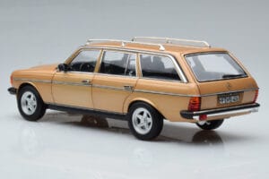Mercedes 200T S123 AMG Package Beige Norev 1:18 183739 Metaal — afbeelding 7 van 9