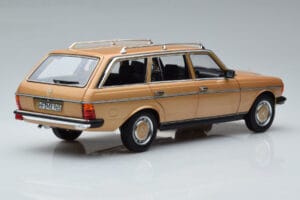 Mercedes 200T S123 Beige Norev 1:18 183738 Metaal — afbeelding 3 van 9