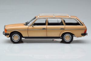 Mercedes 200T S123 Beige Norev 1:18 183738 Metaal — afbeelding 5 van 9