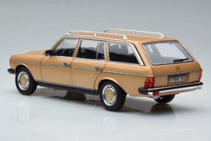 Mercedes 200T S123 Beige Norev 1:18 183738 Metaal — afbeelding 7 van 9