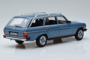 Mercedes 200T S123 Blauw Norev 1:18 183737 Metaal — afbeelding 3 van 7