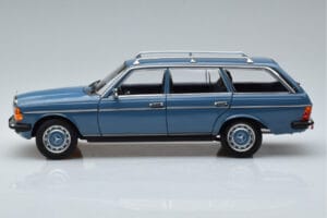Mercedes 200T S123 Blauw Norev 1:18 183737 Metaal — afbeelding 4 van 7
