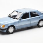 Mercedes 230E W124 Lichtblauw Metallic Norev 1:18