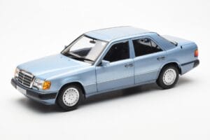 Mercedes 230E W124 Lichtblauw Metallic Norev 1:18 183945