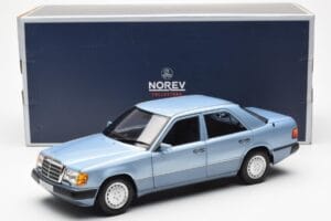 Mercedes 230E W124 Lichtblauw Metallic Norev 1:18 183945 Metaal — afbeelding 8 van 8