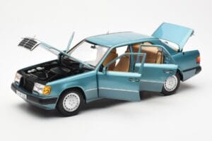 Mercedes 230E W124 Beryl Metallic Dealer Editie Norev 1:18 B66040698 Metaal — afbeelding 2 van 8