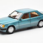 Mercedes 230E W124 Beryl Metallic Dealer Editie Norev 1:18 B66040698