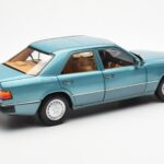 Mercedes 230E W124 Beryl Metallic Dealer Editie Norev 1:18 B66040698 - image 3 of 8