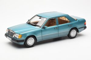 Mercedes 230E W124 Beryl Metallic Dealer Editie Norev 1:18 B66040698