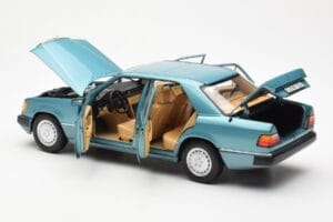 Mercedes 230E W124 Beryl Metallic Dealer Editie Norev 1:18 B66040698 Metaal — afbeelding 5 van 8