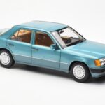 Mercedes 230E W124 Beryl Metallic Dealer Editie Norev 1:18 B66040698 - image 6 of 8