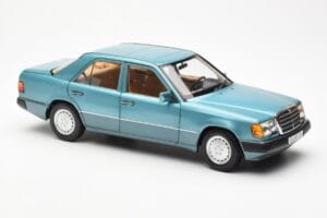 Mercedes 230E W124 Beryl Metallic Dealer Editie Norev 1:18 B66040698 Metaal — afbeelding 6 van 8