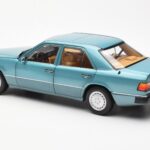 Mercedes 230E W124 Beryl Metallic Dealer Editie Norev 1:18 B66040698 - image 7 of 8