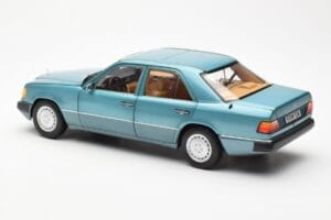 Mercedes 230E W124 Beryl Metallic Dealer Editie Norev 1:18 B66040698 Metaal — afbeelding 7 van 8