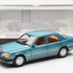 Mercedes 230E W124 Beryl Metallic Dealer Editie Norev 1:18 B66040698 - image 8 of 8