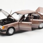 Mercedes 230E W124 Rosewood Metallic Dealer Editie Norev 1:18 B66040697 - image 2 of 8