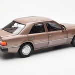 Mercedes 230E W124 Rosewood Metallic Dealer Editie Norev 1:18 B66040697 - image 3 of 8
