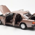 Mercedes 230E W124 Rosewood Metallic Dealer Editie Norev 1:18 B66040697 - image 5 of 8