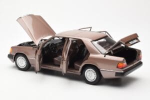 Mercedes 230E W124 Rosewood Metallic Dealer Editie Norev 1:18 B66040697 Metaal — afbeelding 5 van 8
