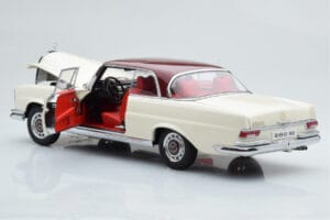 Mercedes 280 SE W108 Wit AUTOart 1:18 76287 Metaal — afbeelding 3 van 8