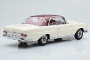 Mercedes 280 SE W108 Wit AUTOart 1:18 76287 Metaal — afbeelding 4 van 8