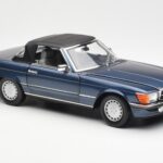 Mercedes 300 SL R107 Nautisch Blauw Norev 1:18 183466 - image 6 of 8