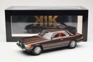 Mercedes 500 SLC C107 Bruin KK-Scale 1:18 180851 Metaal — afbeelding 6 van 6