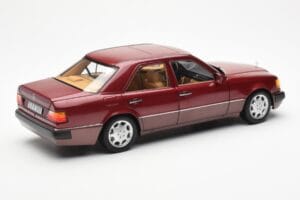 Mercedes 500E W124 Rood Metallic Dealer Editie Norev 1:18 B66040699 Metaal — afbeelding 3 van 8