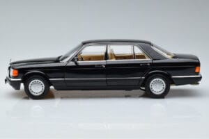 Mercedes 560 SEL W126 Zwart Norev 1:18 183793 Metaal — afbeelding 4 van 7